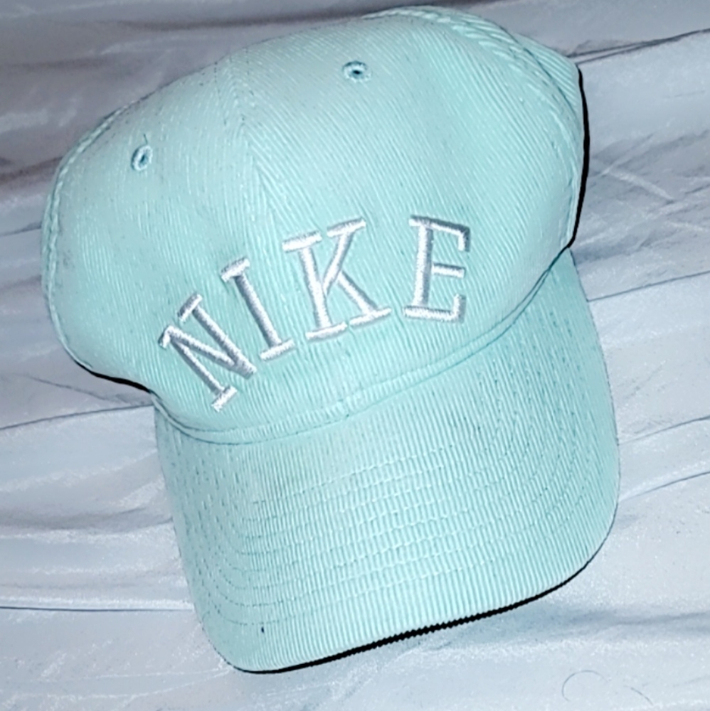 Snap back nike hat